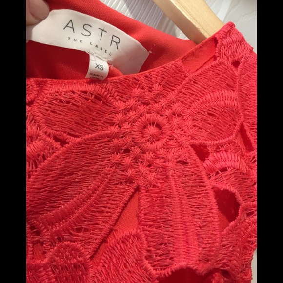 Beautiful Rich Coral Lace Mini by Astr The Label - Picture 4 of 8